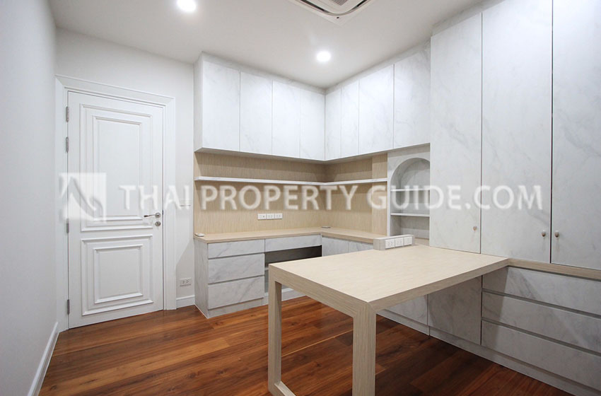 House with Private Pool in Sukhumvit 